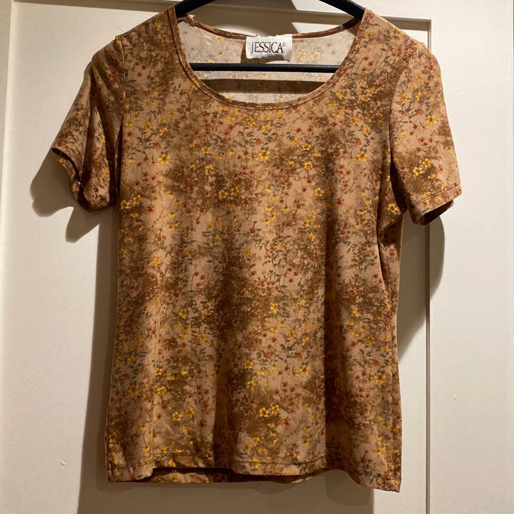 Jessica ladies top. Size tag missing. M?